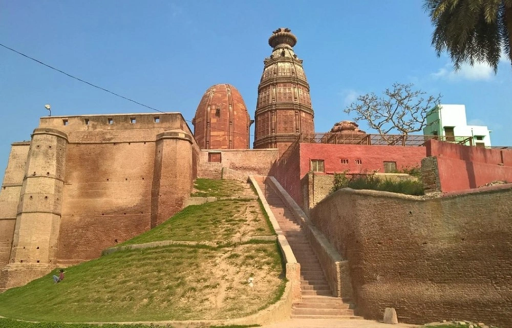 Shri Radha Madan Mohan Ji Temple in Vrindavan Pictures